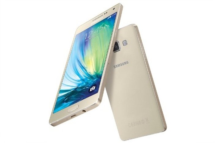 Samsung iki yeni akıllı telefon tanıttı