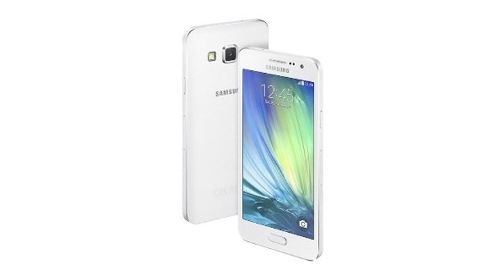 Samsung iki yeni akıllı telefon tanıttı