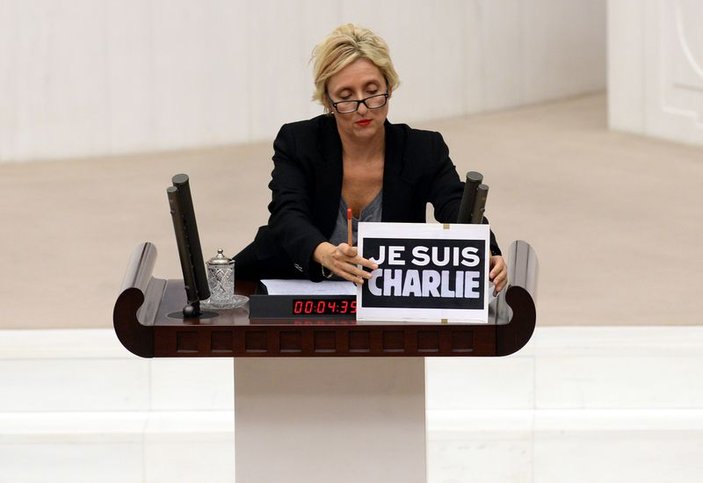 Melda Onur'dan Meclis'te Charlie Hebdo protestosu