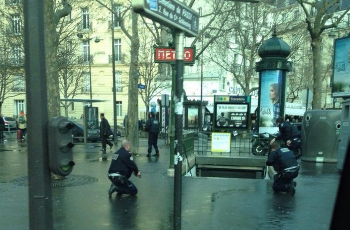 Fransa'da çifte rehine krizi sonrası kırmızı alarm