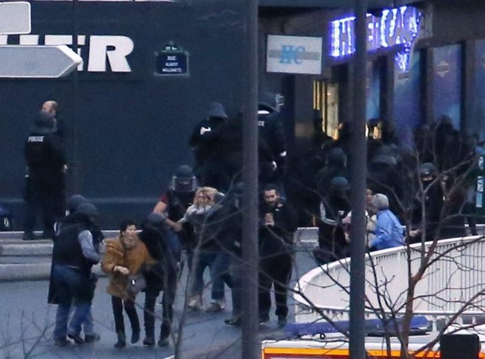 Paris'te ikinci rehine krizi: Saldırgan öldürüldü