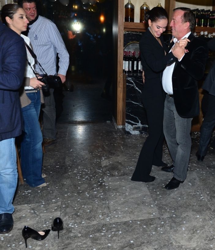 Ali Ağaoğlu Rus sevgilisini mutlu etti