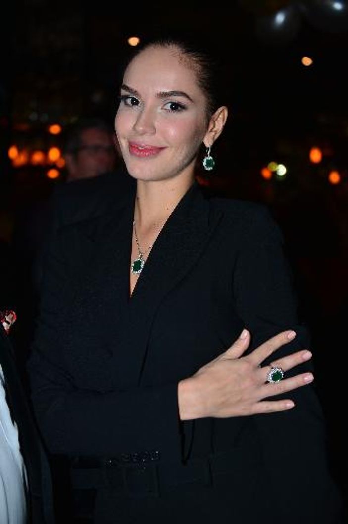 Ali Ağaoğlu Rus sevgilisini mutlu etti