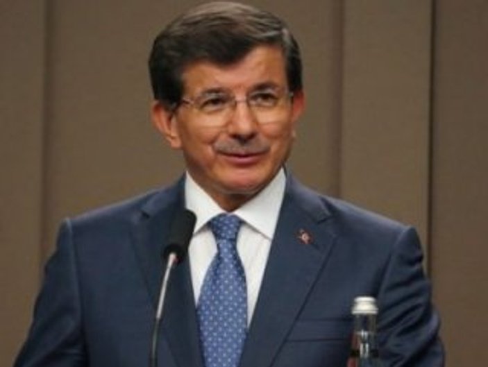 Başbakan Davutoğlu'ndan Fransızca tweet