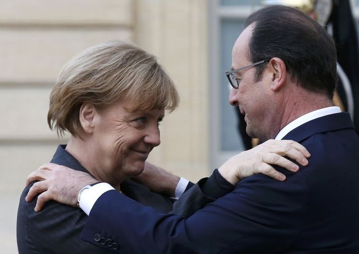 Hollande'ye en büyük teselli Merkel'den