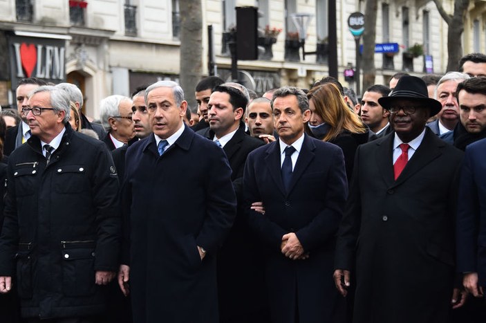 Netanyahu Paris'teki yürüyüşte en ön sırada yer aldı