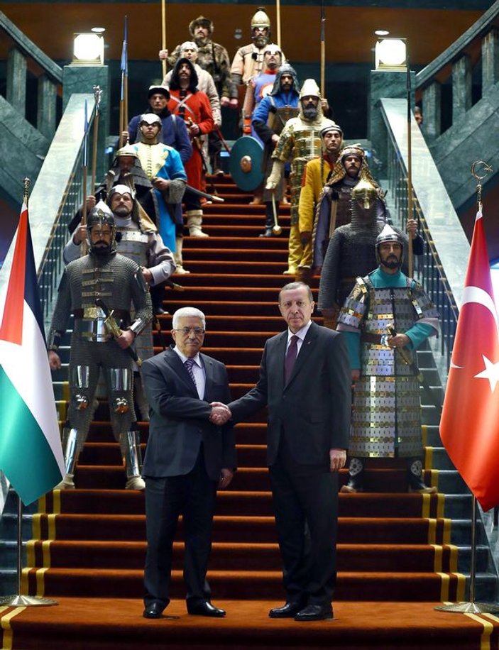 Erdoğan Mahmud Abbas'ı 16 Türk askeriyle karşıladı