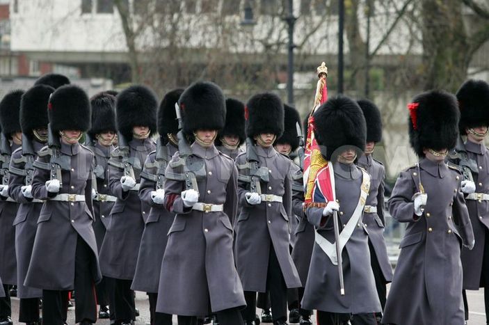 İngiliz Guardian sirk dedi