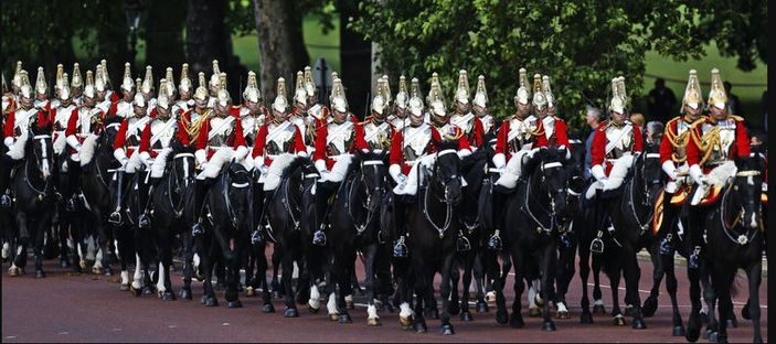 İngiliz Guardian sirk dedi