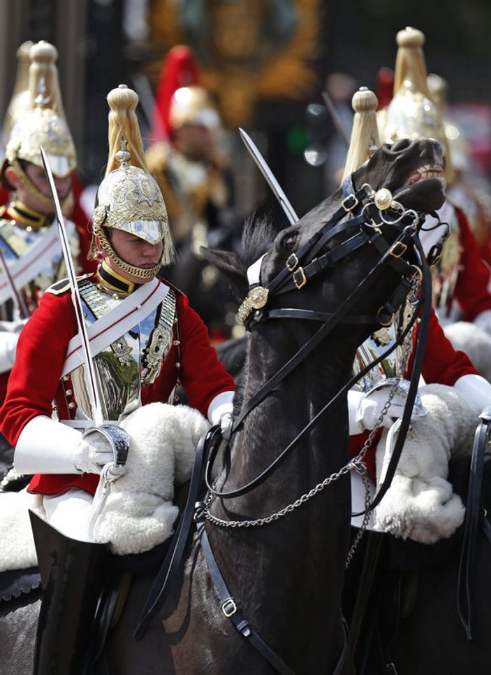 İngiliz Guardian sirk dedi