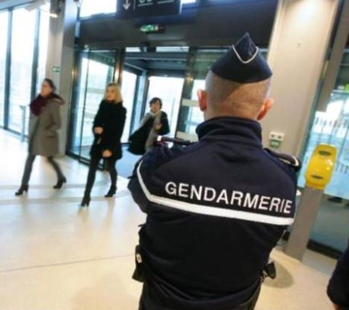 Fransa'da güvenlik önlemleri olağanüstü düzeyde İZLE