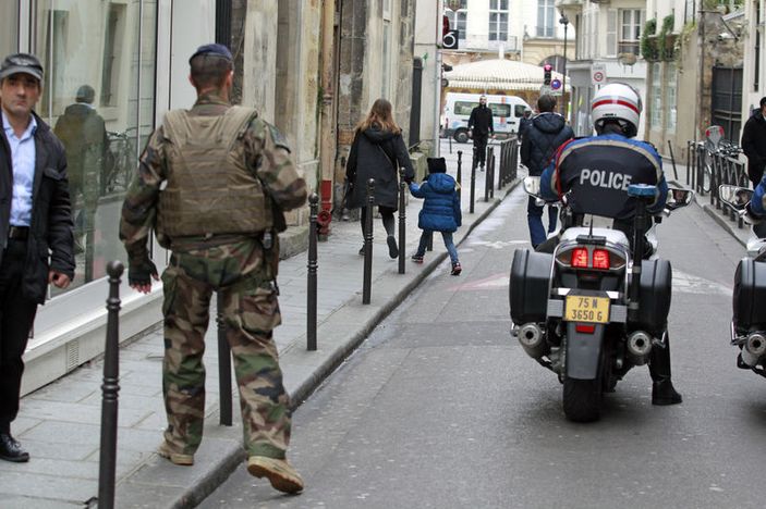 Fransa'da güvenlik önlemleri olağanüstü düzeyde İZLE