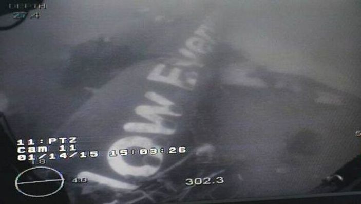 Endonezya'da düşen AirAsia uçağının gövdesi bulundu