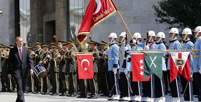 Cumhurbaşkanı'na Osmanlı Diriliş Marşı ile karşılama İZLE