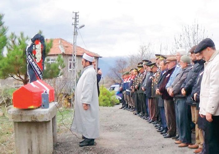 Öcalan'ı Türkiye'ye getiren albay toprağa verildi