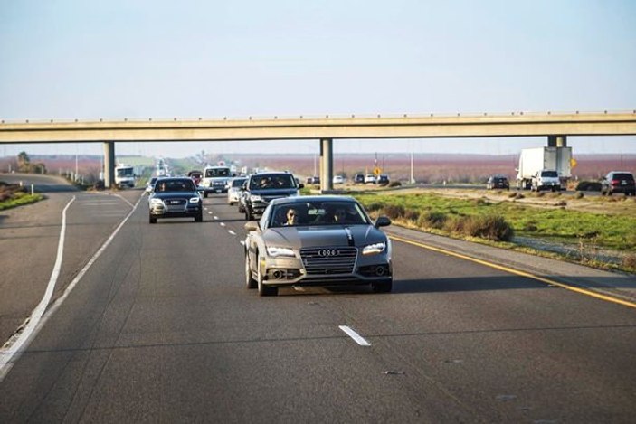 Audi sürücüsüz olarak 900 km gitti