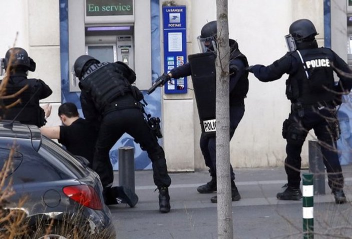 Fransa'da polisin sert müdahalelerine tepki yok