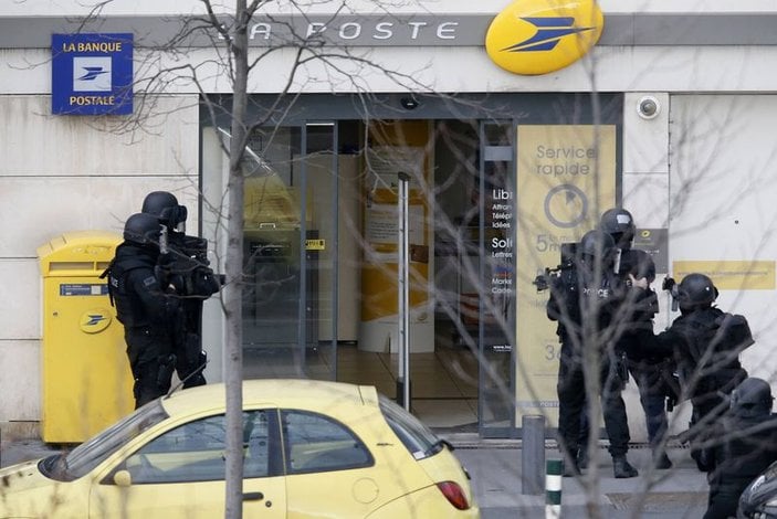 Fransa'da postanede rehine krizi
