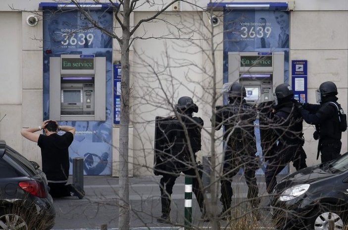 Fransa'da postanede rehine krizi