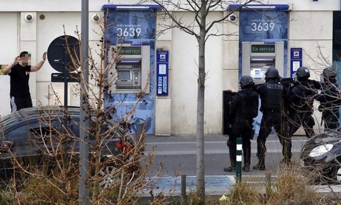 Fransa'da polisin sert müdahalelerine tepki yok