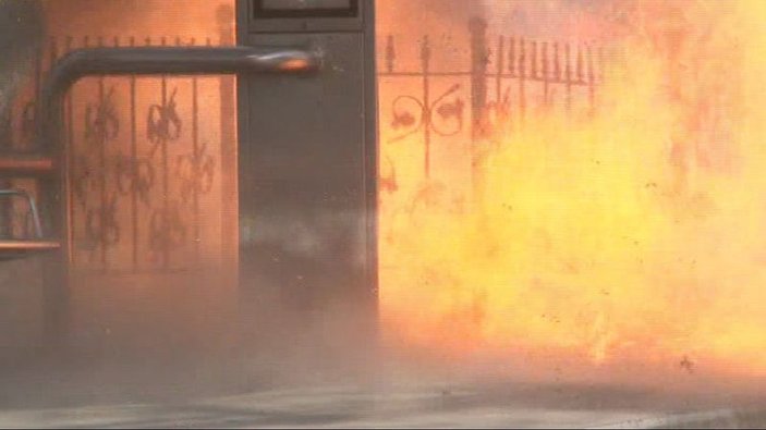 İstanbul'da bomba paniği Video