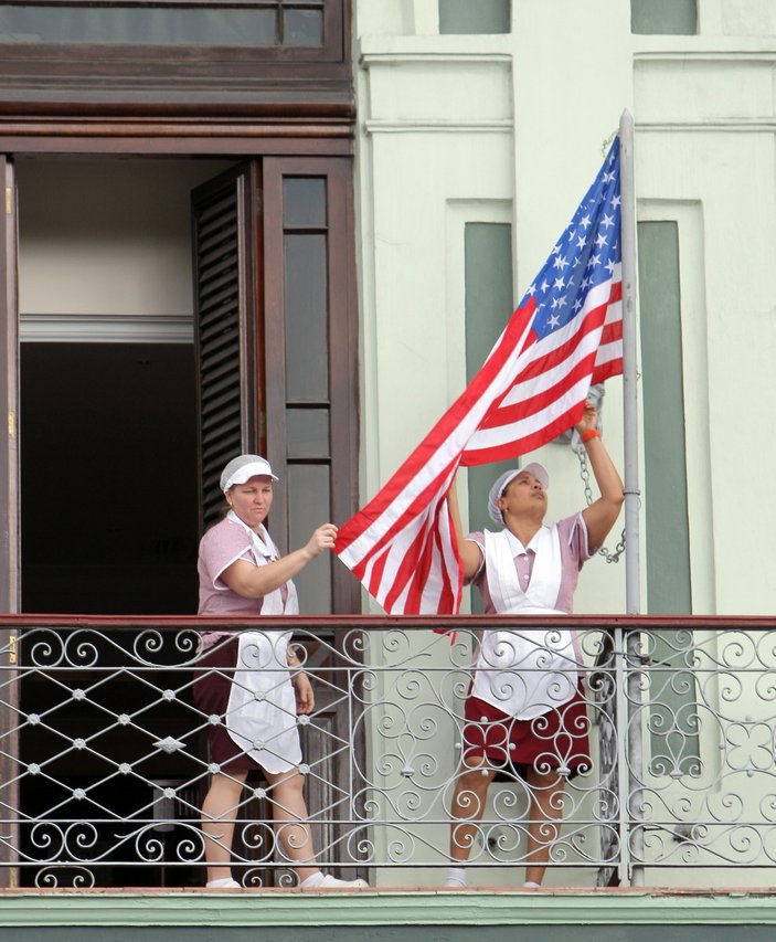 Küba'da Amerika heyeti için ABD bayrağı asıldı