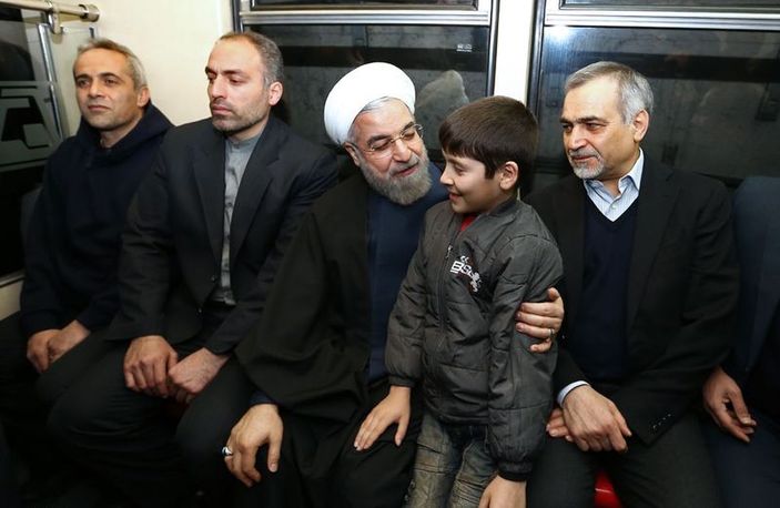 İran Cumhurbaşkanı Ruhani ofisine metroyla gitti