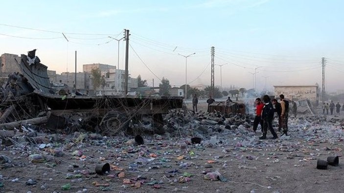 Suriye'de pazar yerine varil bombalı saldırı düzenlendi
