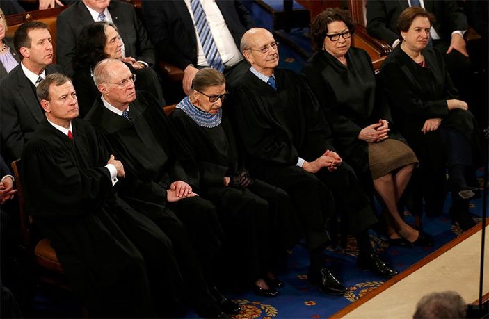 Obama'nın konuşmasından sonra yargıçlar ayağa kalkmadı