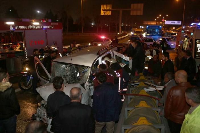 Bayrampaşa TEM'de zincirleme trafik kazası: 4 yaralı