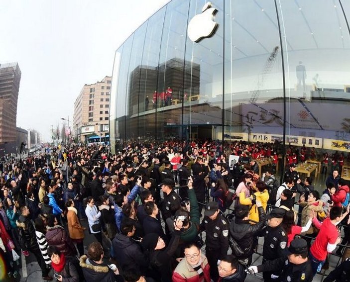Asya'nın en büyük Apple Store'u Çin'de açıldı