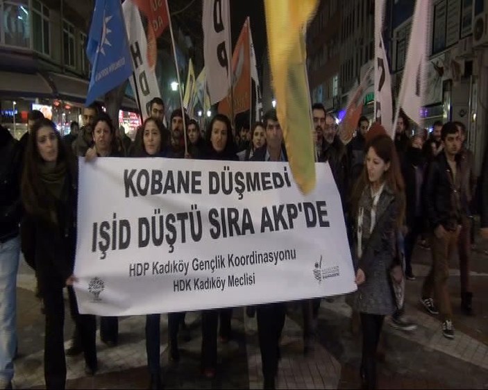 Kadıköy'deki Berkin Elvan yürüyüşünde Kobani pankartı