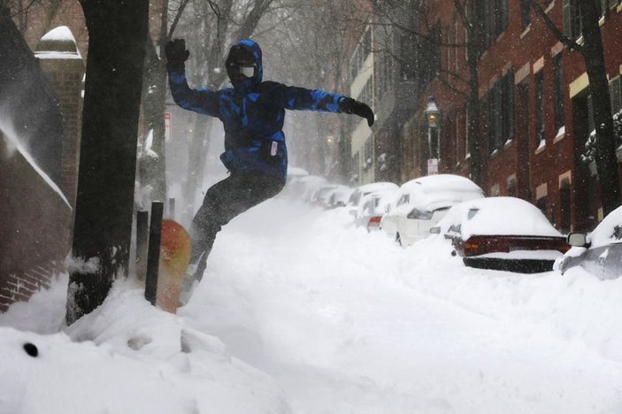 Amerika'da kar fırtınası Boston'u vurdu