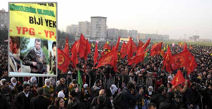 Kobani kutlamalarında dikkat çeken pankart