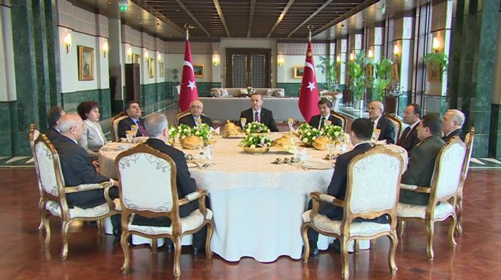 Erdoğan Cumhurbaşkanlığı Sarayı’nda öğle yemeği verdi