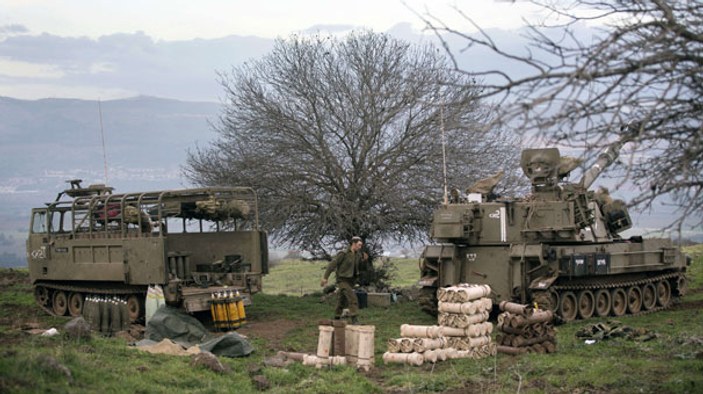 İsrail Lübnan sınırına asker yığıyor
