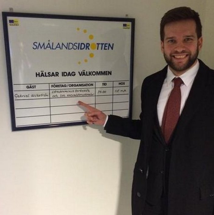 İsveç'in yakışıklı Sağlık Bakanı Wikström imaj değiştirdi