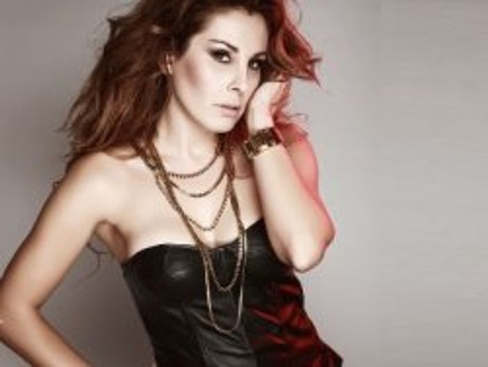 Funda Arar kendini 4 kelimeyle özetledi