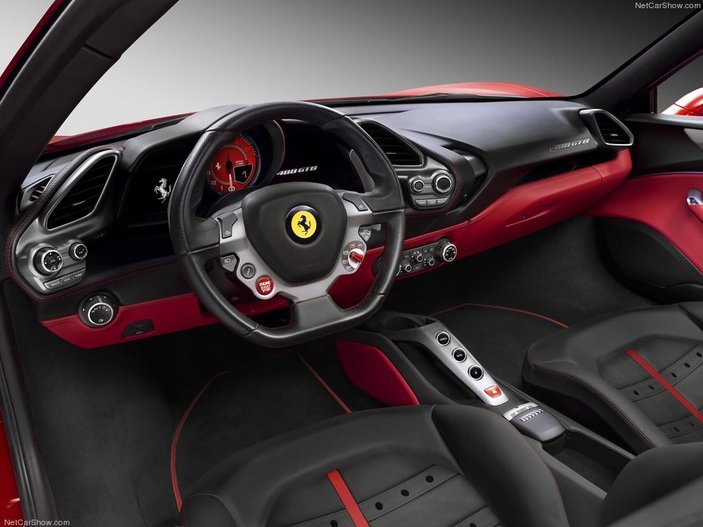 Ferrari'nin yeni modeli 488 GTB tanıtıldı