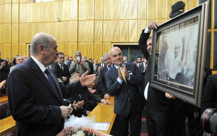 Devlet Bahçeli'ye Bozkurt yapan Atatürk fotoğrafı
