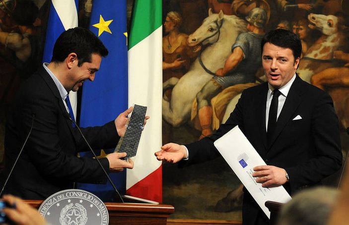 İtalya Başbakanı'ndan Çipras'a kravat