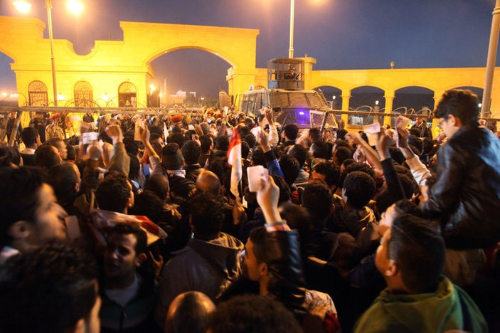 Mısır'da holiganlar polisle çatıştı: 17 ölü