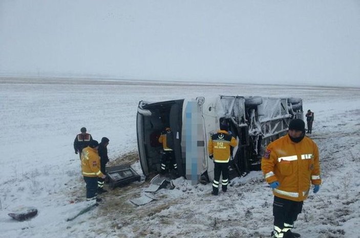 Aksaray'da yolcu otobüsü devrildi: 1 ölü 27 yaralı