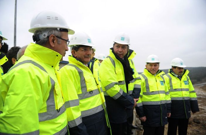 Başbakan Davutoğlu 3. Havalimanı inşaatını inceledi