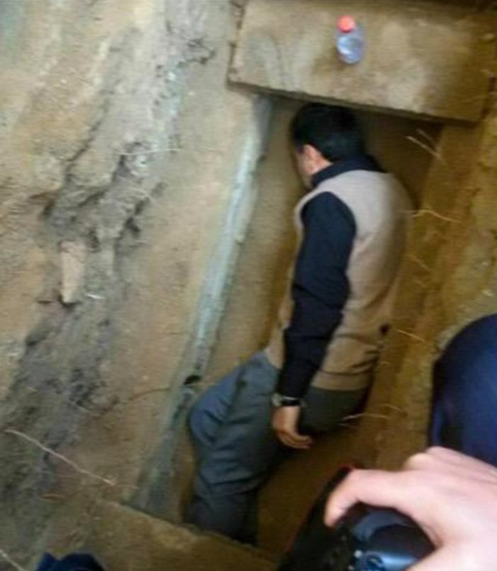 Ahmedinejad annesinin cenazesinde mezara yattı
