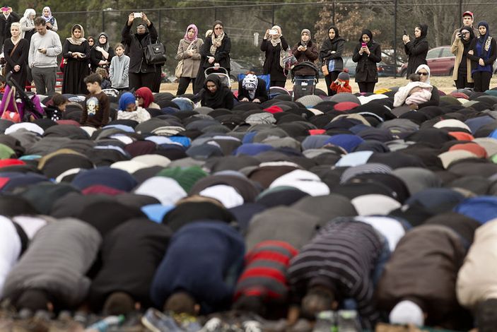 ABD'de öldürülen 3 Müslüman genç toprağa verildi