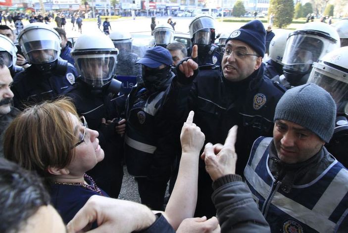 İzmir'deki eylemde gözaltı sayısı yükseldi