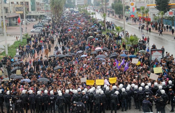 Mersin'de Özgecan için yürüyüş düzenlendi