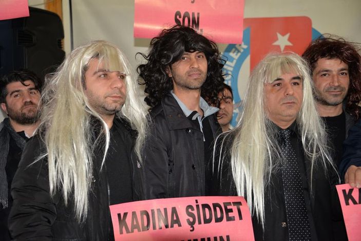 Diyarbakırlı erkeklerden peruklu eylem