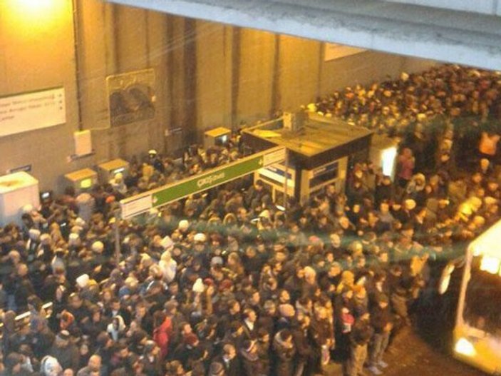 İstanbul'da akşam saatlerinde trafik kilitlendi